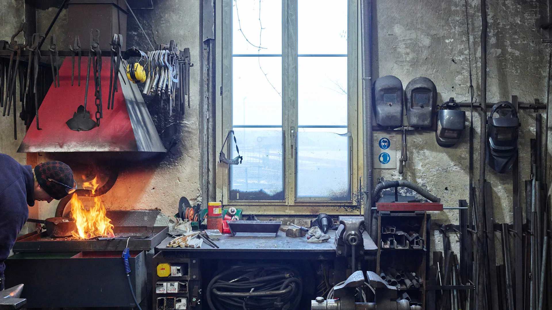 Repairing locomotives like in the old days