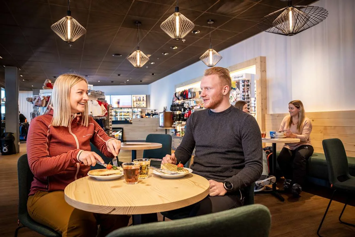 Two people eating at Bistro Eigergletscher