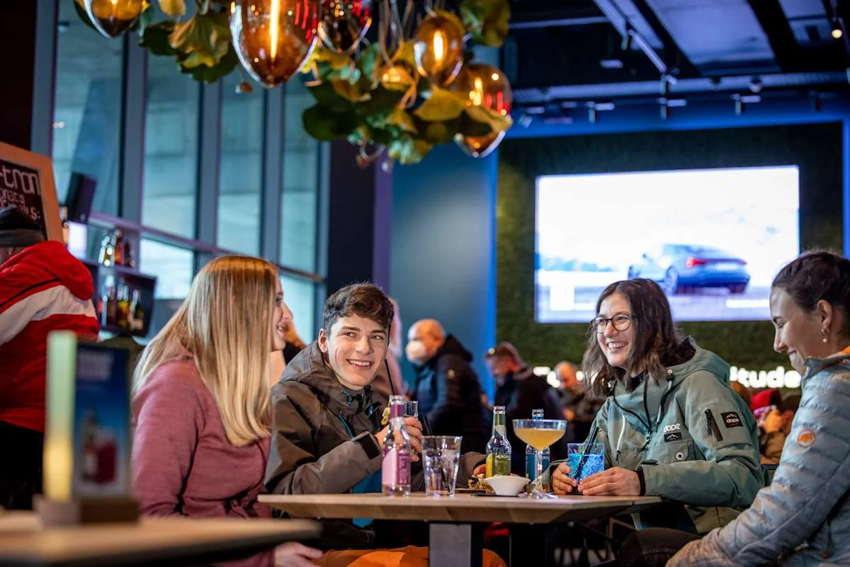 Four people enjoying drinks together at the e-tron energy bar.