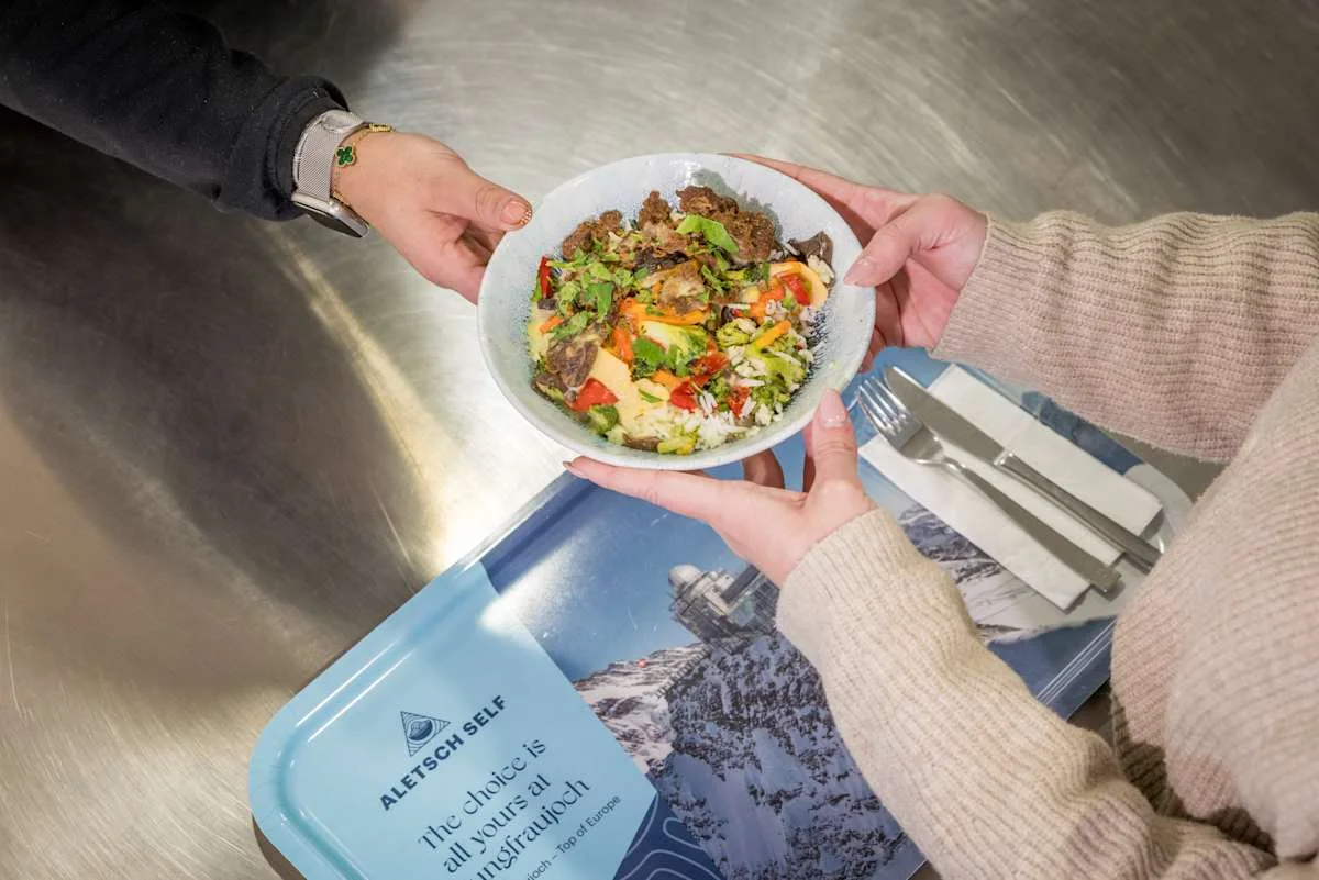 Restaurant Aletsch Self food counter