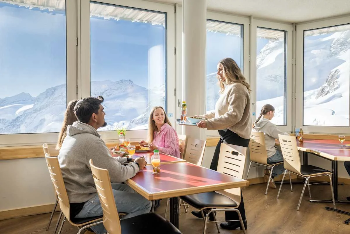 Person with a tray approaching the table