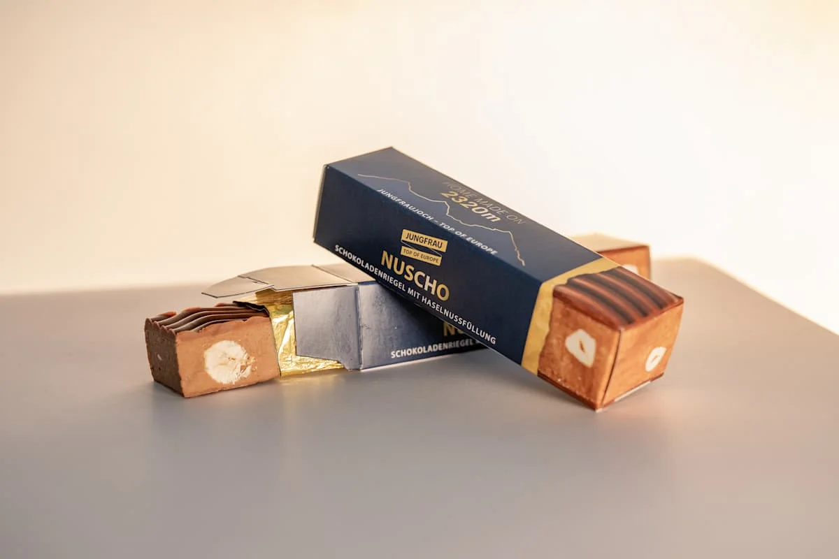 Nuscho chocolate bar with open and closed packaging