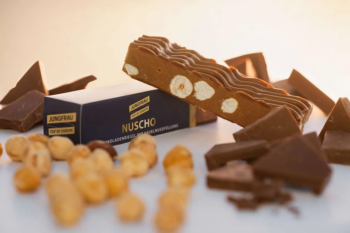 Nuscho chocolate bar with ingredients