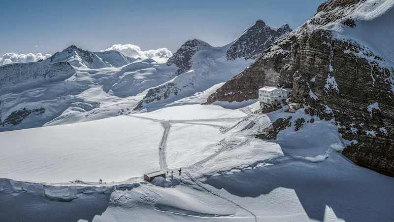 Mönchsjochhütte: A hike across the glacier
